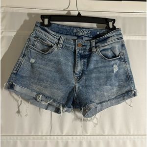 Arizona Jean co mid-rise Jean shorts!